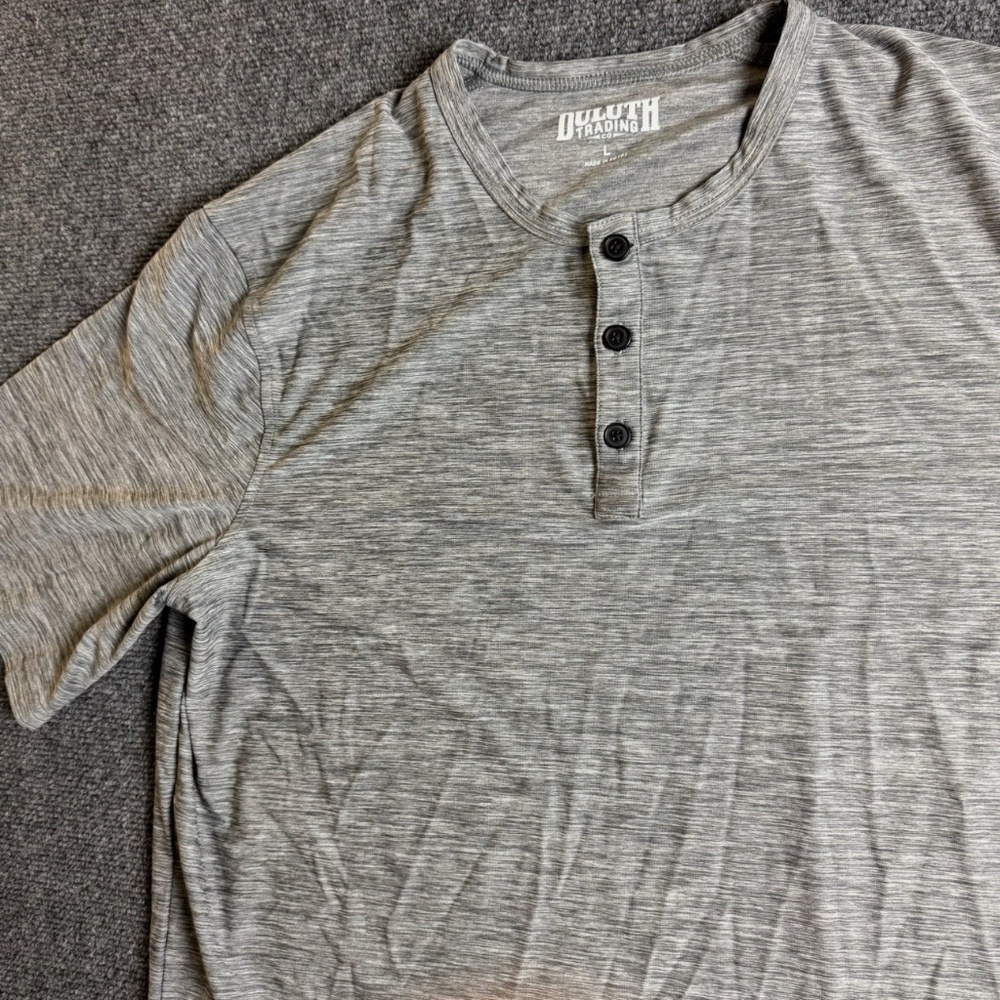 Duluth Trading Shirt Mens Large Gray Henley Neck Short Sleeve Pullover Tee